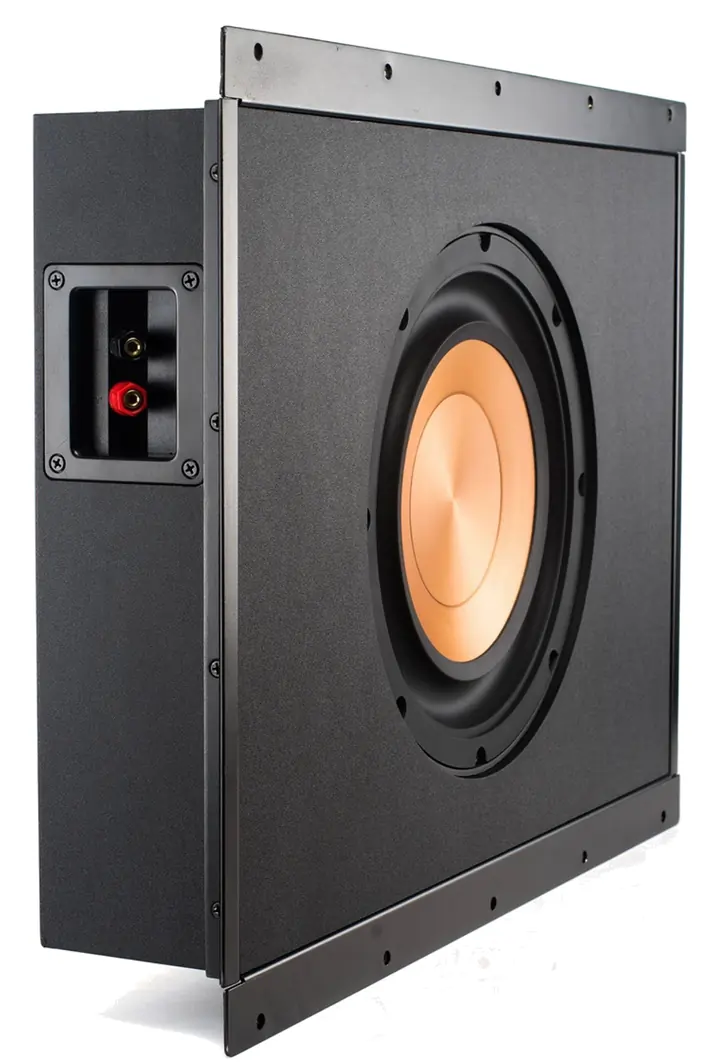 Subwoofer retangular de embutir na parede, com cone cor de cobre.